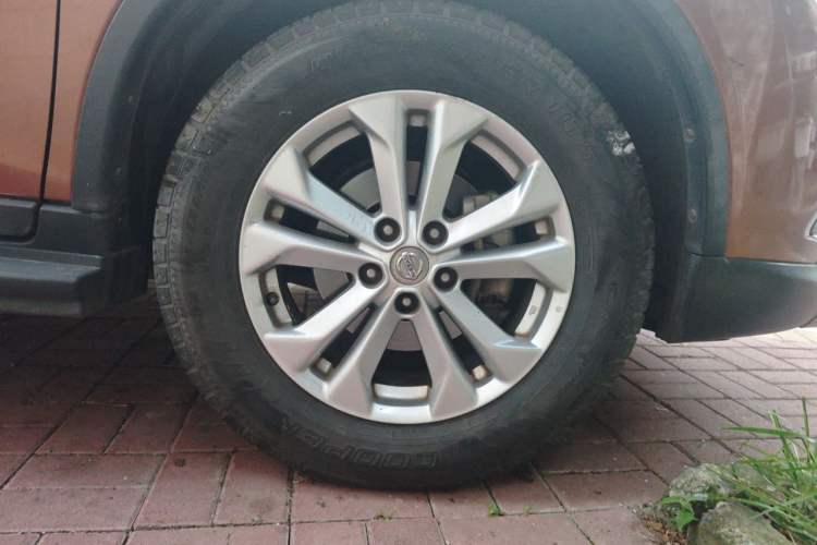 Used Nissan X-Trail 2014 2.0L CVT Comfort Edition 2WD Right Front Wheel Hub