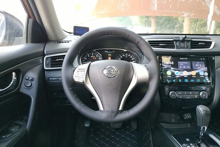 Used Nissan X-Trail 2014 2.0L CVT Comfort Edition 2WD Steering Wheel