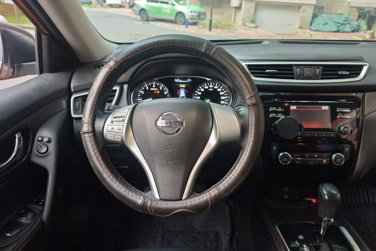Used Nissan X-Trail 2014 2.0L CVT Comfort Edition 2WD Steering Wheel