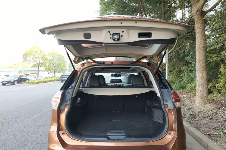Used Nissan X-Trail 2014 2.0L CVT Comfort Edition 2WD Trunk