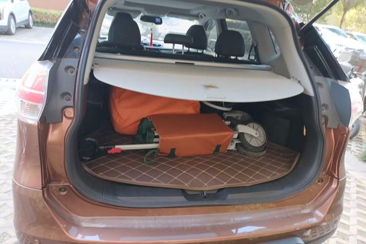 Used Nissan X-Trail 2014 2.0L CVT Comfort Edition 2WD Trunk