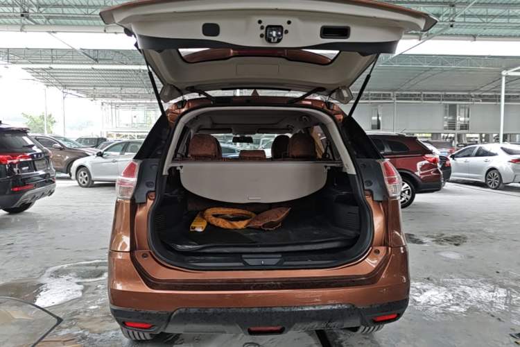 Used Nissan X-Trail 2014 2.0L CVT Comfort Edition 2WD Trunk