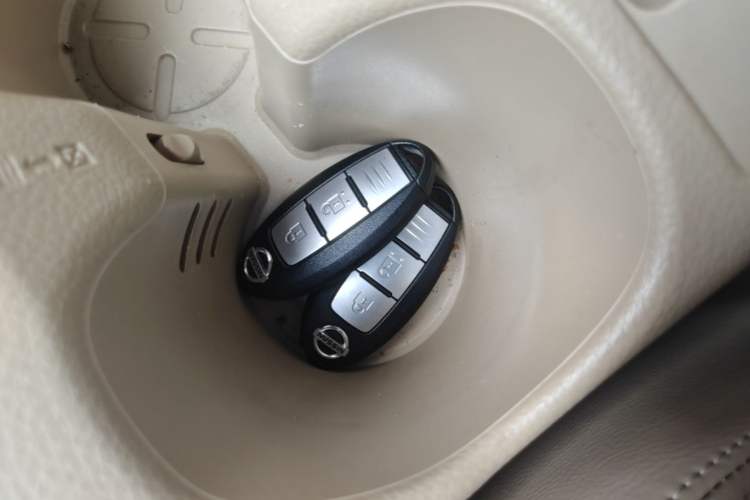 Used Nissan X-Trail 2014 2.0L CVT Comfort Edition 2WD Vehicle Key