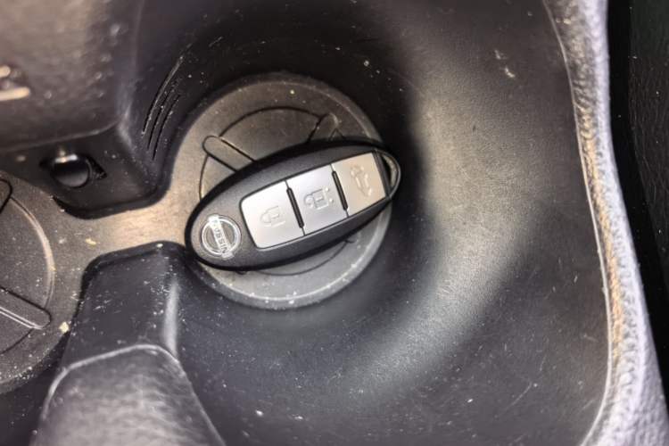 Used Nissan X-Trail 2014 2.5L CVT Luxury Edition 4WD Vehicle Key