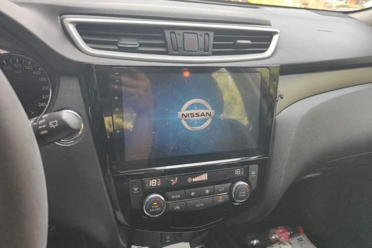 Used Nissan X-Trail 2014 2.0L CVT Comfort Edition 2WD Audio And AC Panel