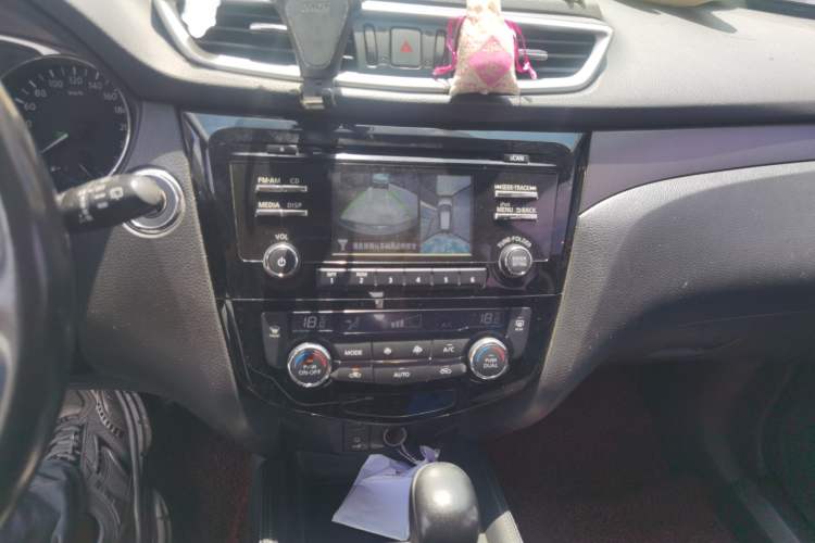 Used Nissan X-Trail 2014 2.0L CVT Comfort Edition 2WD Audio And AC Panel