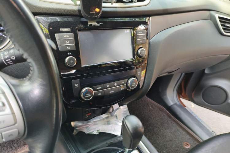 Used Nissan X-Trail 2014 2.0L CVT Smart Edition 2WD Audio And AC Panel
