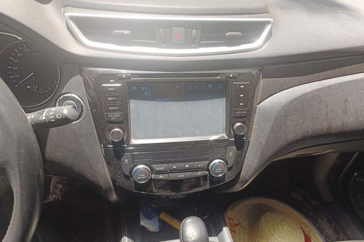 Used Nissan X-Trail 2014 2.0L CVT Comfort Edition 2WD Audio And AC Panel