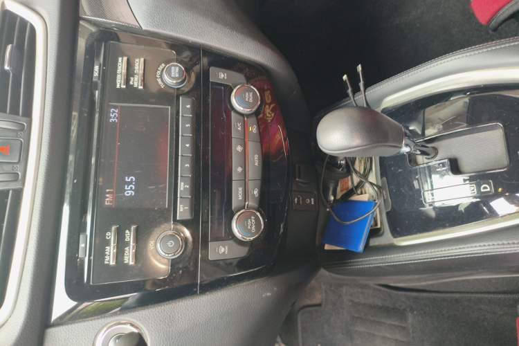 Used Nissan X-Trail 2014 2.5L CVT Luxury Edition 4WD Audio And AC Panel