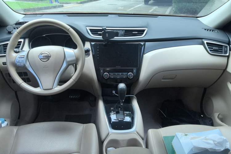 Used Nissan X-Trail 2014 2.0L CVT Comfort Edition 2WD Center Console