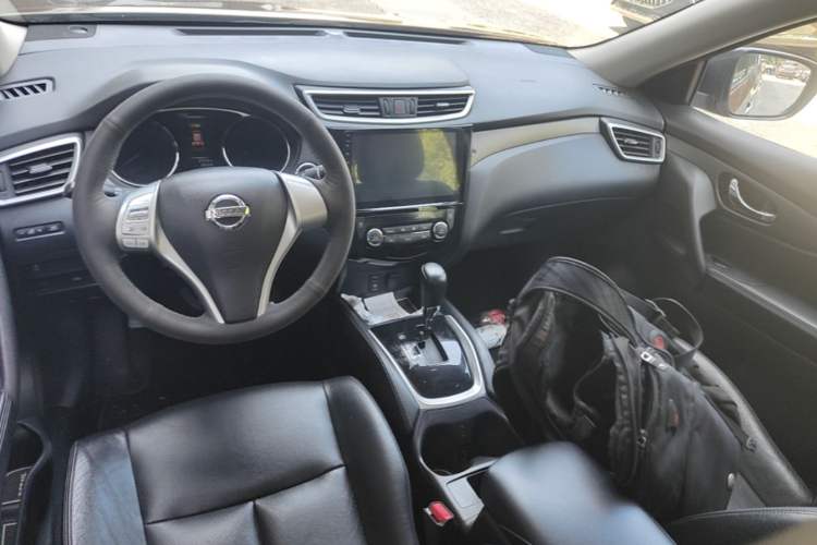 Used Nissan X-Trail 2014 2.0L CVT Comfort Edition 2WD Center Console