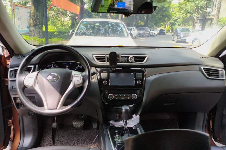 Used Nissan X-Trail 2014 2.0L CVT Smart Edition 2WD Center Console