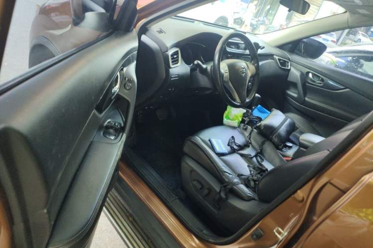 Used Nissan X-Trail 2014 2.5L CVT Luxury Edition 4WD Driver Seat