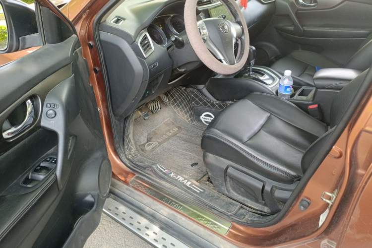 Used Nissan X-Trail 2014 2.0L CVT Comfort Edition 2WD Driver Seat