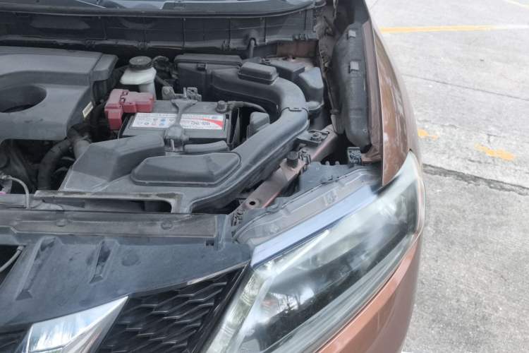 Used Nissan X-Trail 2014 2.0L CVT Comfort Edition 2WD Engine Bay Left