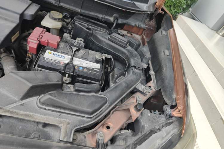 Used Nissan X-Trail 2014 2.0L CVT Comfort Edition 2WD Engine Bay Left