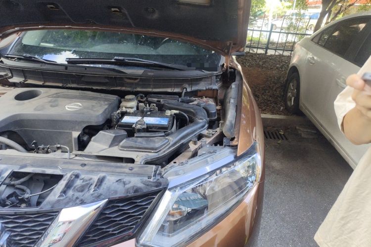 Used Nissan X-Trail 2014 2.5L CVT Luxury Edition 4WD Engine Bay Left