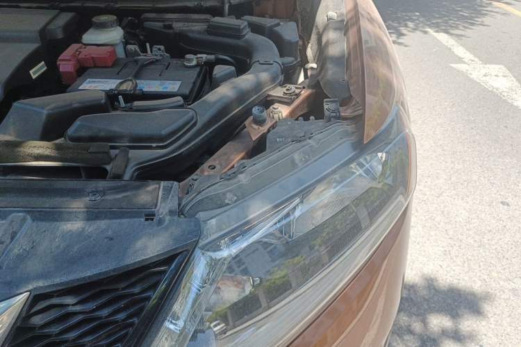 Used Nissan X-Trail 2014 2.0L CVT Comfort Edition 2WD Engine Bay Left