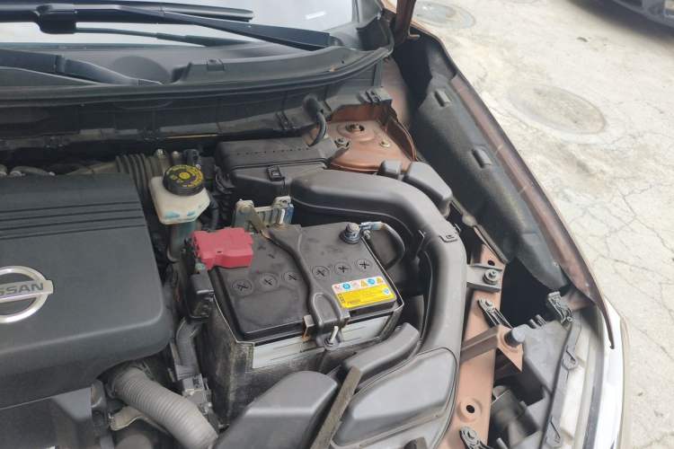 Used Nissan X-Trail 2014 2.5L CVT Luxury Edition 4WD Engine Bay Left