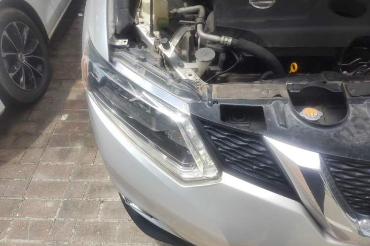 Used Nissan X-Trail 2014 2.0L CVT Comfort Edition 2WD Engine Bay Right