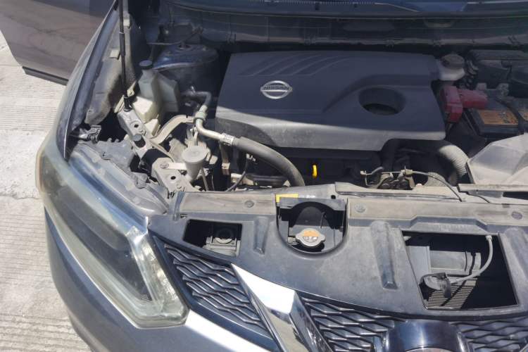 Used Nissan X-Trail 2014 2.0L CVT Comfort Edition 2WD Engine Bay Right