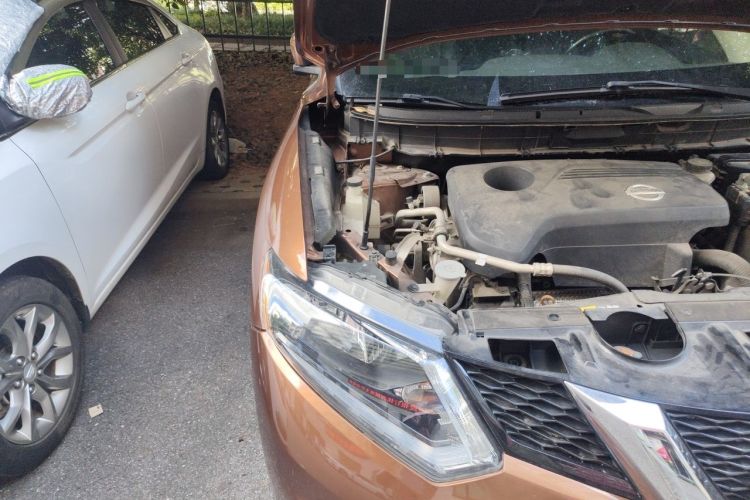 Used Nissan X-Trail 2014 2.5L CVT Luxury Edition 4WD Engine Bay Right