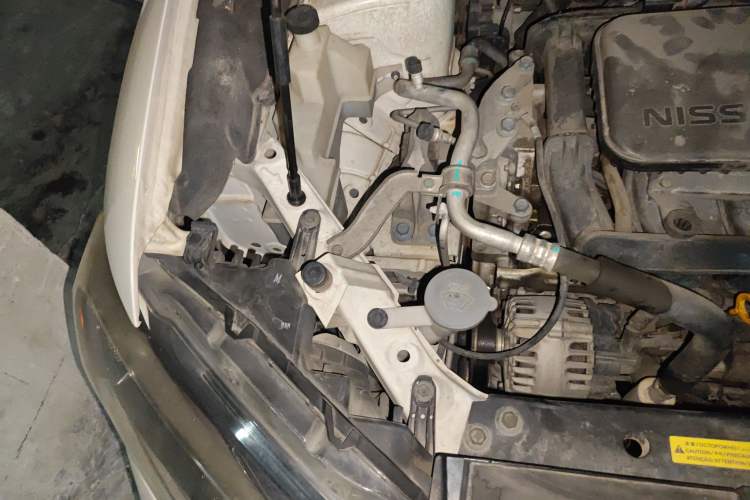 Used Nissan X-Trail 2014 2.0L CVT Comfort Edition 2WD Engine Bay Right