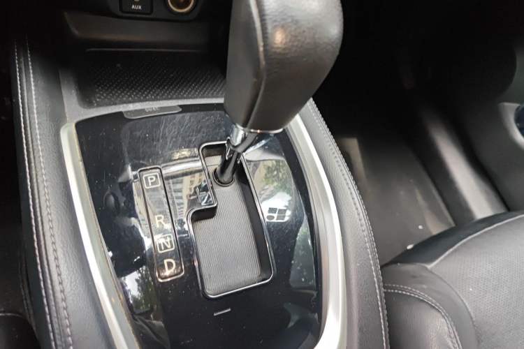 Used Nissan X-Trail 2014 2.5L CVT Luxury Edition 4WD Gear Lever