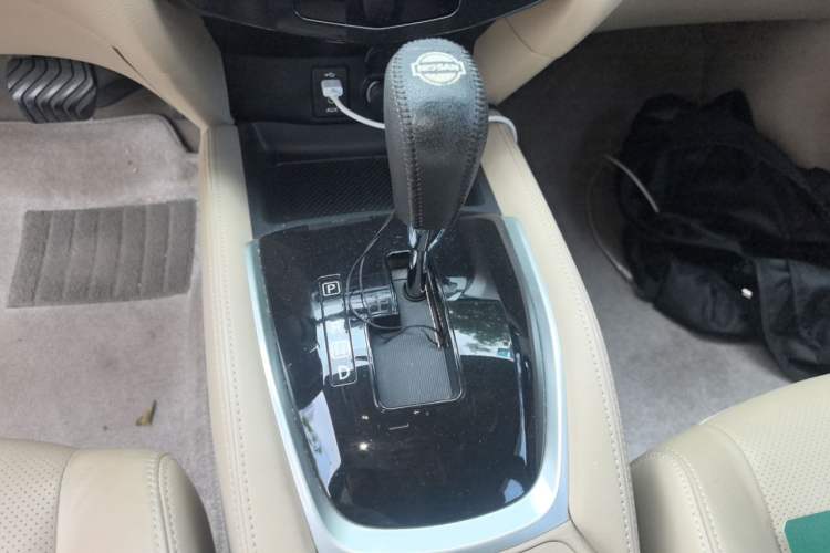 Used Nissan X-Trail 2014 2.0L CVT Comfort Edition 2WD Gear Lever