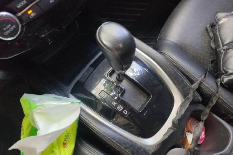 Used Nissan X-Trail 2014 2.5L CVT Luxury Edition 4WD Gear Lever