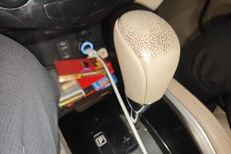 Used Nissan X-Trail 2014 2.0L CVT Comfort Edition 2WD Gear Lever