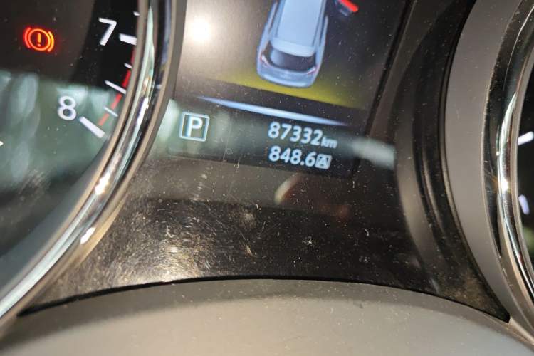 Used Nissan X-Trail 2014 2.5L CVT Luxury Edition 4WD Odometer Close Up