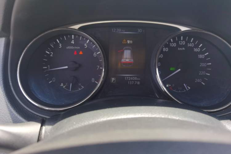 Used Nissan X-Trail 2014 2.0L CVT Comfort Edition 2WD Odometer Close Up