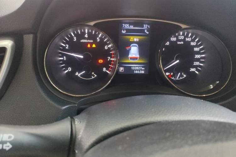 Used Nissan X-Trail 2014 2.5L CVT Luxury Edition 4WD Odometer Close Up