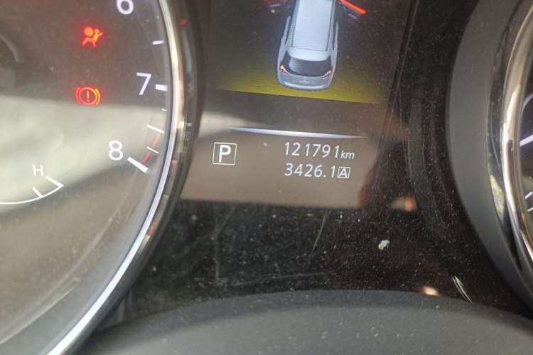 Used Nissan X-Trail 2014 2.0L CVT Comfort Edition 2WD Odometer Close Up
