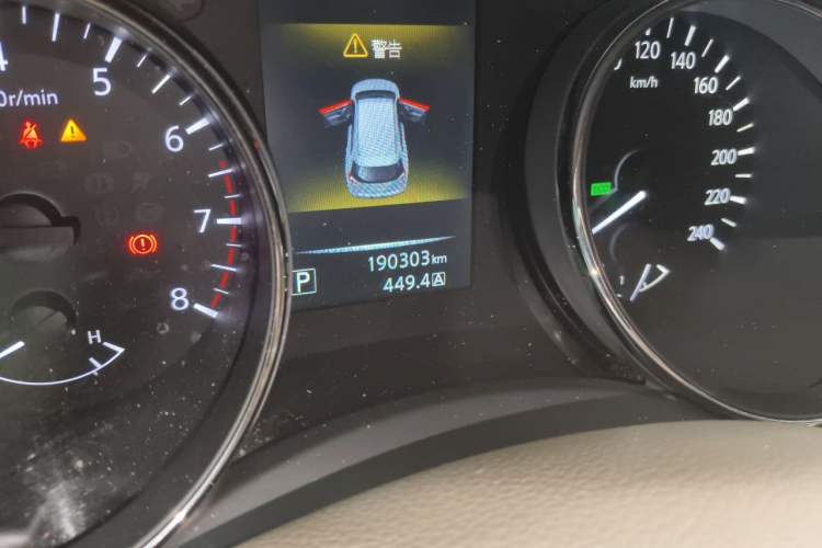 Used Nissan X-Trail 2014 2.0L CVT Comfort Edition 2WD Odometer Close Up