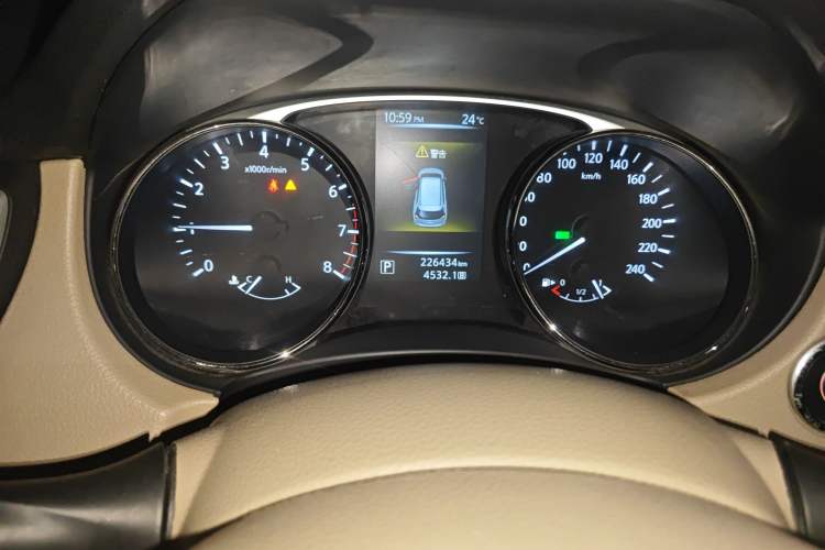 Used Nissan X-Trail 2014 2.0L CVT Comfort Edition 2WD Odometer Close Up