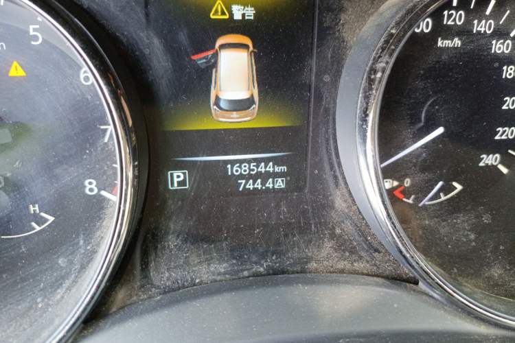 Used Nissan X-Trail 2014 2.0L CVT Comfort Edition 2WD Odometer Close Up