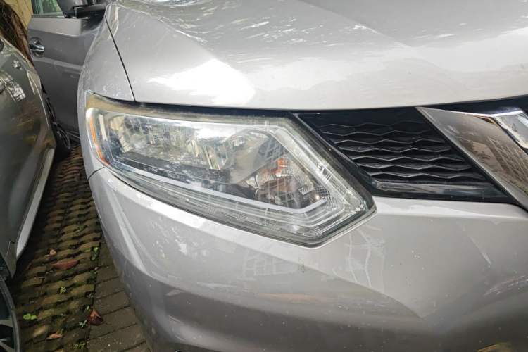 Used Nissan X-Trail 2014 2.5L CVT Luxury Edition 4WD Right Front Headlight
