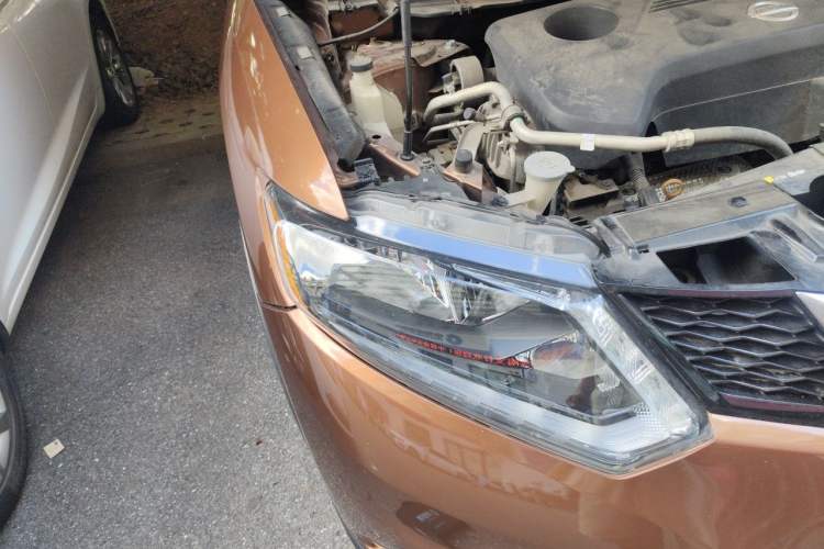 Used Nissan X-Trail 2014 2.5L CVT Luxury Edition 4WD Right Front Headlight