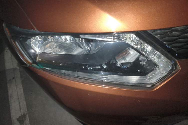 Used Nissan X-Trail 2014 2.5L CVT Luxury Edition 4WD Right Front Headlight