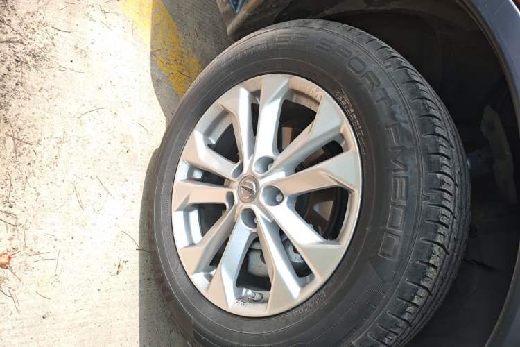 Used Nissan X-Trail 2014 2.0L CVT Comfort Edition 2WD Right Front Wheel Hub