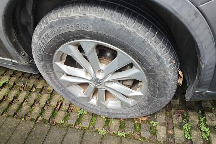 Used Nissan X-Trail 2014 2.5L CVT Luxury Edition 4WD Right Front Wheel Hub