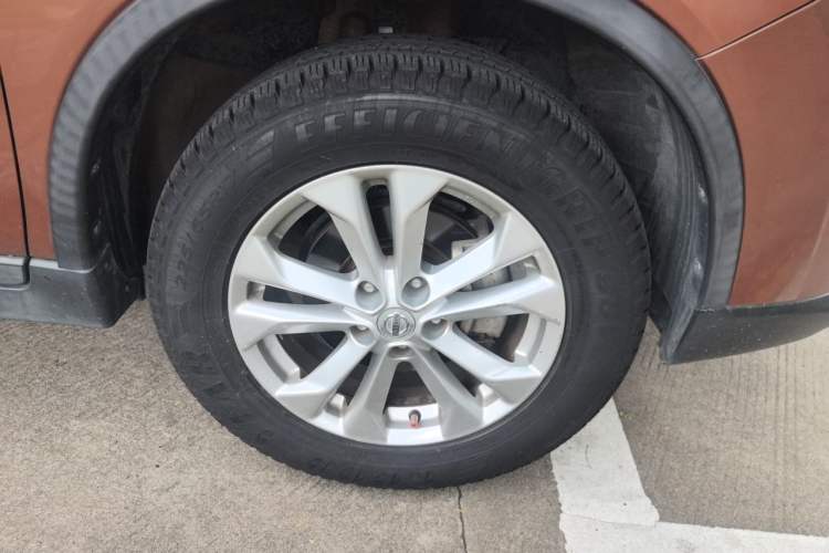 Used Nissan X-Trail 2014 2.0L CVT Comfort Edition 2WD Right Front Wheel Hub