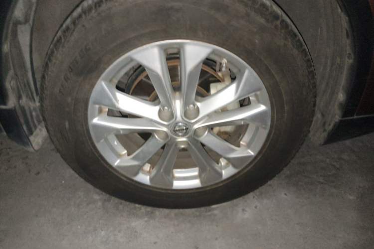Used Nissan X-Trail 2014 2.5L CVT Luxury Edition 4WD Right Front Wheel Hub