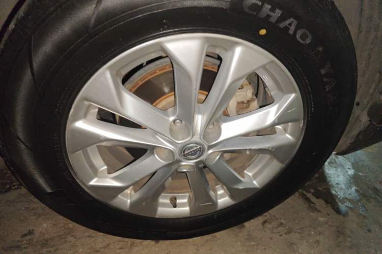 Used Nissan X-Trail 2014 2.0L CVT Comfort Edition 2WD Right Front Wheel Hub