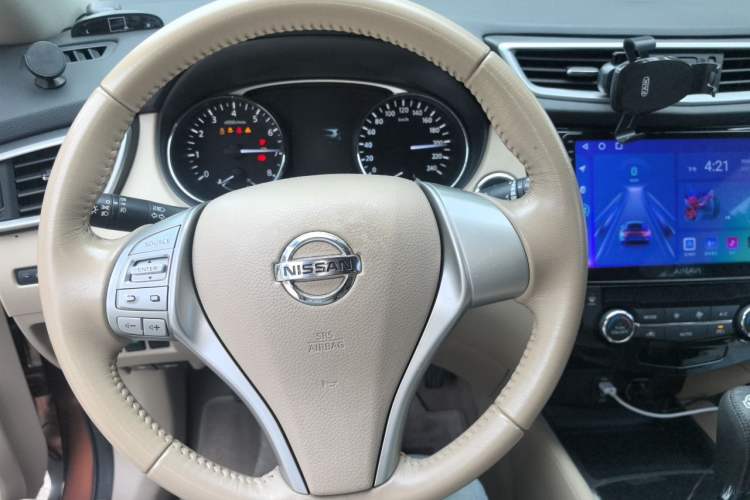 Used Nissan X-Trail 2014 2.0L CVT Comfort Edition 2WD Steering Wheel