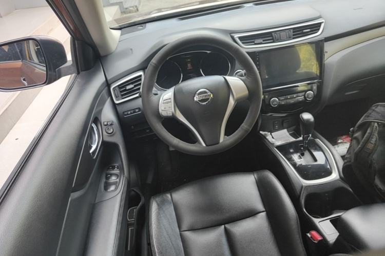 Used Nissan X-Trail 2014 2.0L CVT Comfort Edition 2WD Steering Wheel
