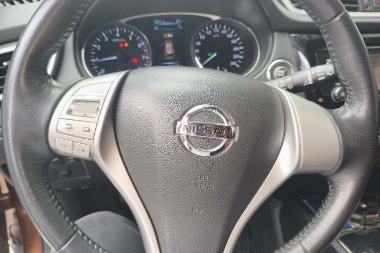 Used Nissan X-Trail 2014 2.5L CVT Luxury Edition 4WD Steering Wheel
