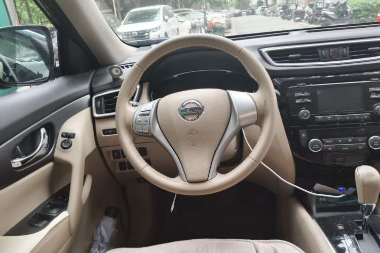 Used Nissan X-Trail 2014 2.0L CVT Comfort Edition 2WD Steering Wheel